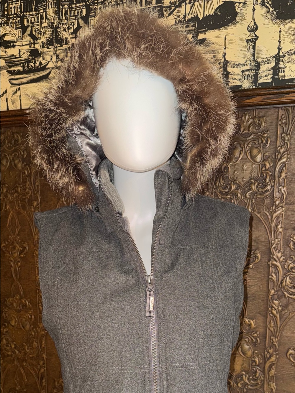 Cabela's PrimaLoft Winter Vest Real Raccoon Fur Trim Hood
